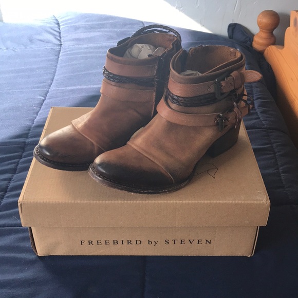 Steven Simba Booties In Cognac Euc 